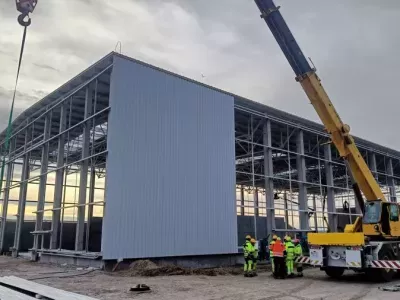 Montaż obudowy ścian hali sortowni - 2